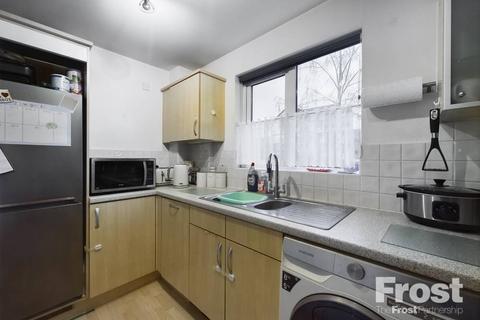 16 Chantry Close, Sunbury-on-thames, TW16 7TH