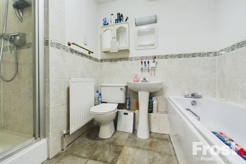 16 Chantry Close, Sunbury-on-thames, TW16 7TH