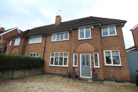 3 bedroom semi-detached house to rent, Wicklow Drive, Leicester