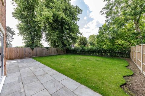 4 bedroom detached house to rent, Lower Hampton Road, Sunbury-On-Thames TW16