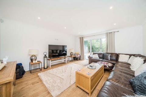 4 bedroom detached house to rent, Lower Hampton Road, Sunbury-On-Thames TW16