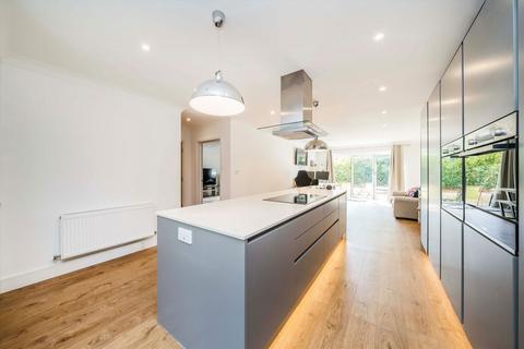 4 bedroom detached house to rent, Lower Hampton Road, Sunbury-On-Thames TW16