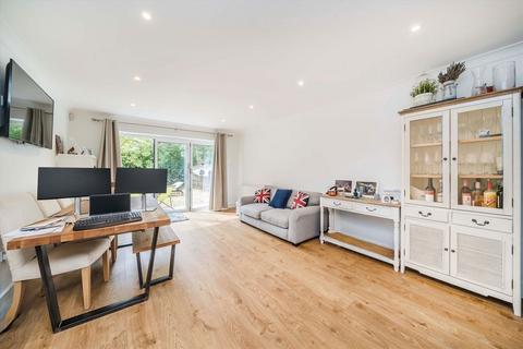 4 bedroom detached house to rent, Lower Hampton Road, Sunbury-On-Thames TW16