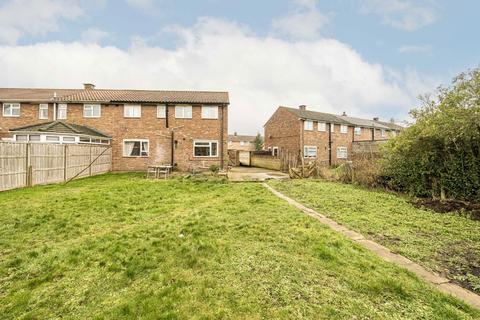 3 bedroom semi-detached house to rent, Butts Crescent, Feltham TW13