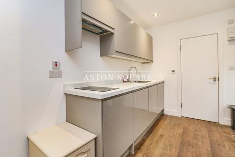 Studio to rent, Eastside Road, London NW11