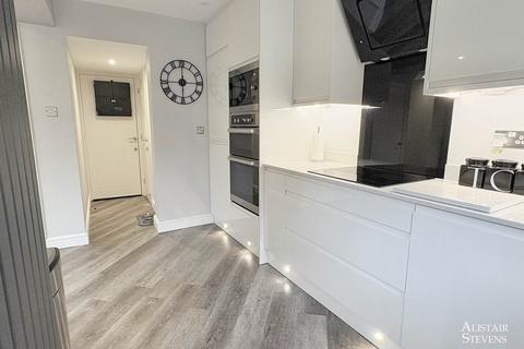 21 Borrowdale Close, Royton, Oldham, OL2 6TN