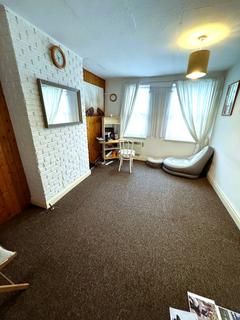 1 bedroom flat to rent, Collier Row Road, Romford RM5