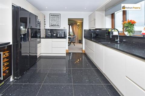 2 Friars Close, Cheadle, Stoke-on-trent, ST10 1AT