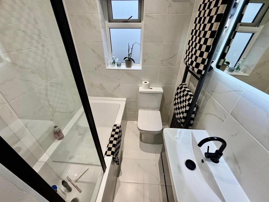 Bathroom / WC: