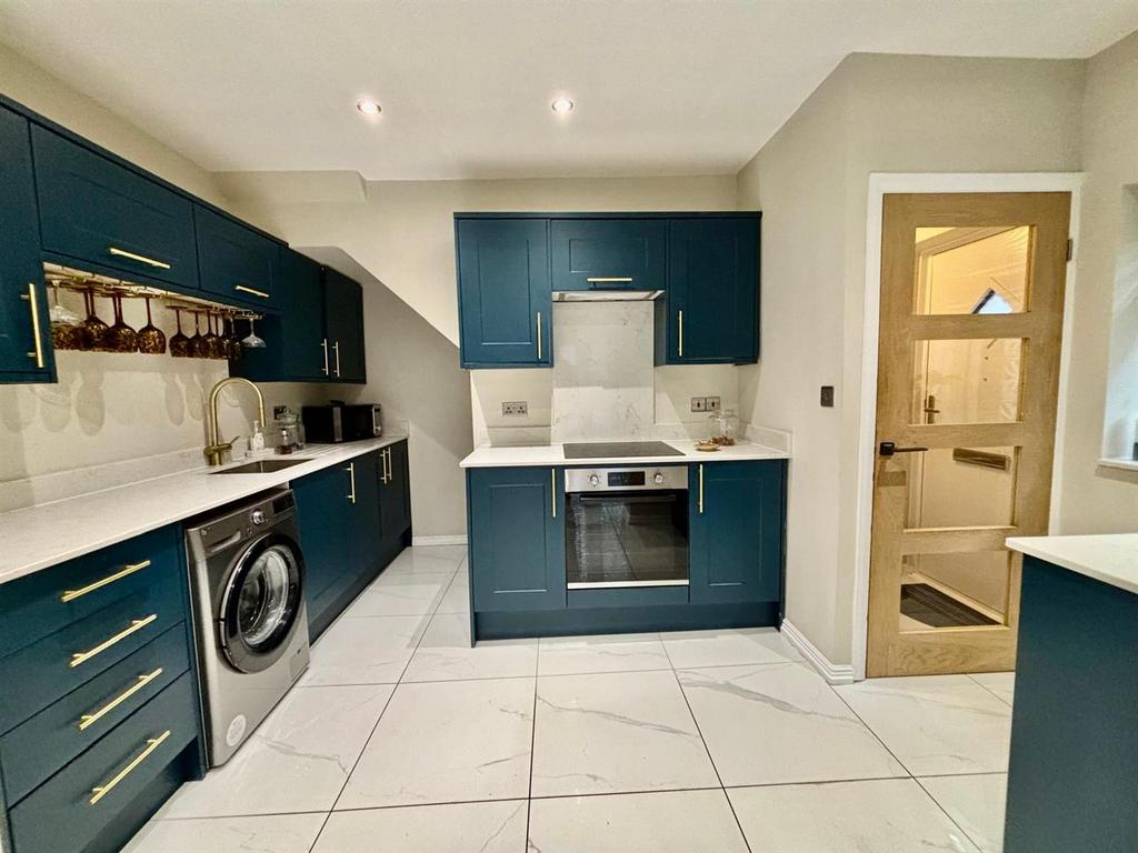 Fitted Kitchen: