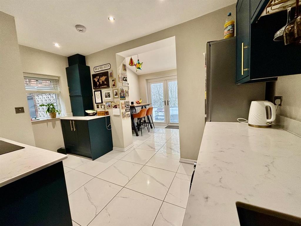 Fitted Kitchen: