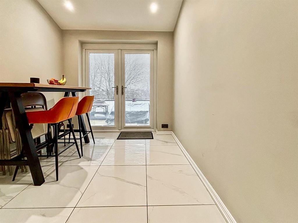Dining Room: