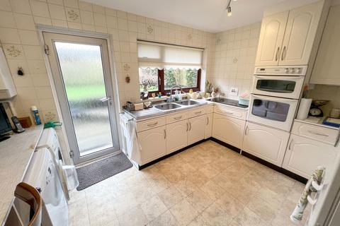 3 bedroom detached bungalow for sale, Homefield Road, Warlingham, CR6 9HU