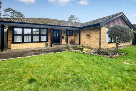 3 bedroom detached bungalow for sale, Homefield Road, Warlingham, CR6 9HU