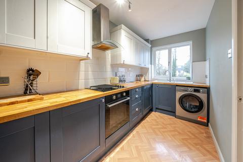 20 Mountbatten Gardens, Beckenham, BR3 3TJ