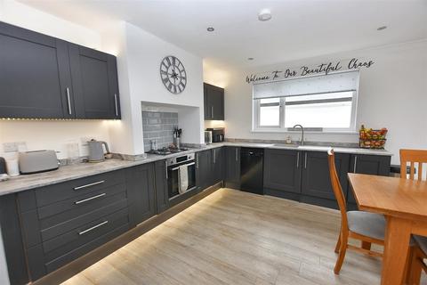 2 Agar Crescent, Illogan Highway, Redruth, TR15 3NG