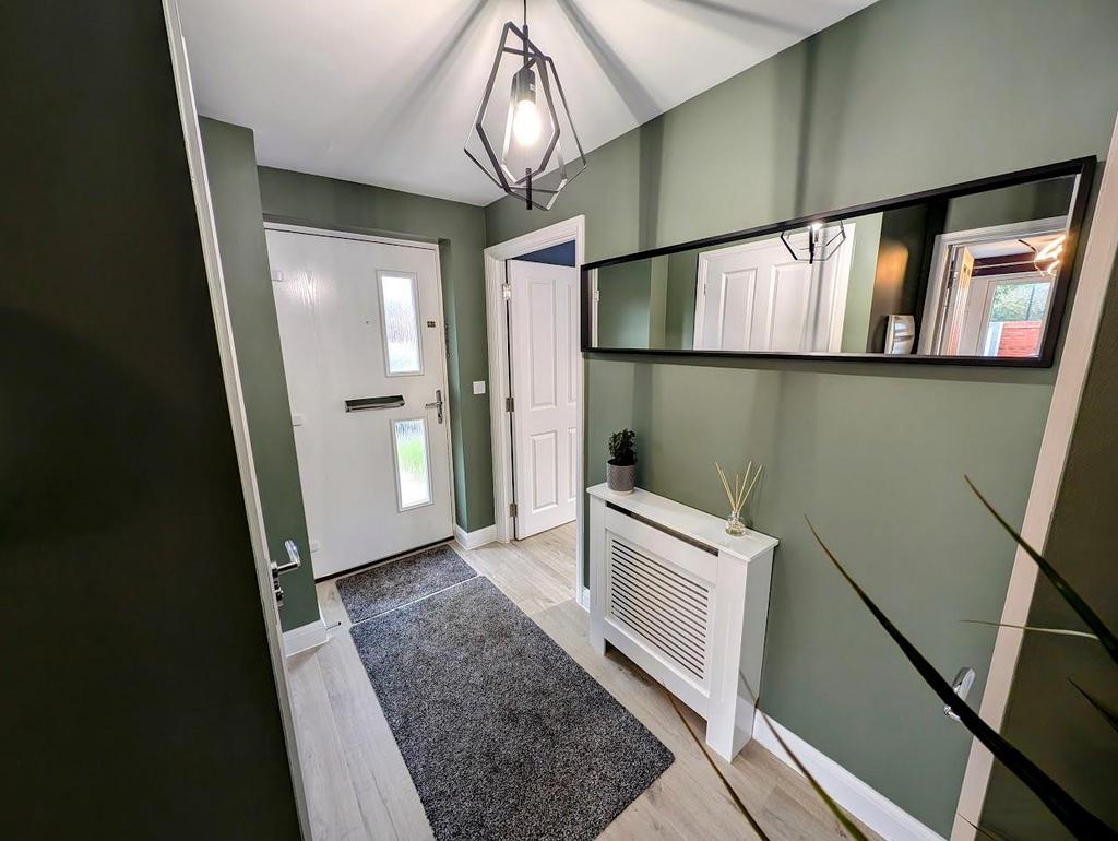 28 Fletcher road entrance hall.jpg