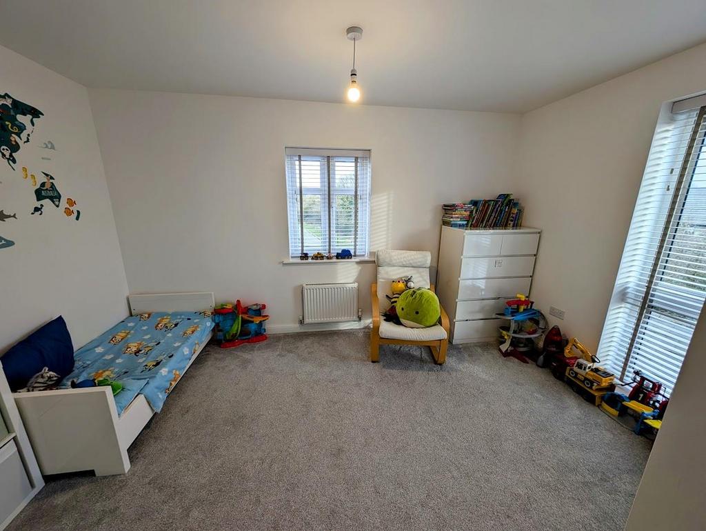 28 Fletcher Road bed 2 2.jpg