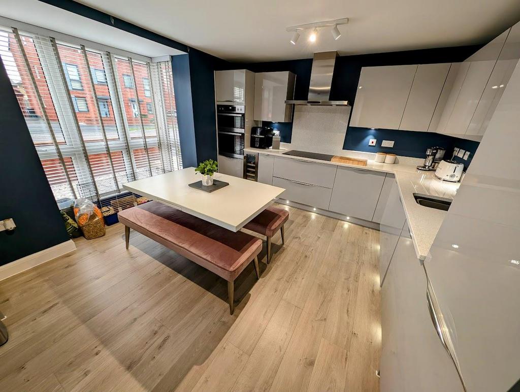 28 Fletcher Road kitchen 1.jpg