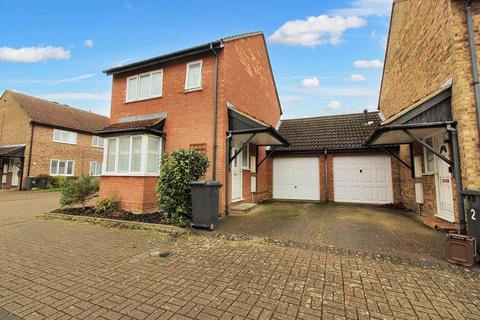 3 bedroom detached house for sale, Cedar Close, Shefford, SG17