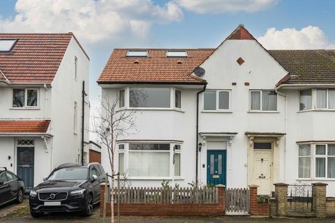 8 Northfields Road, London, W3 0NN