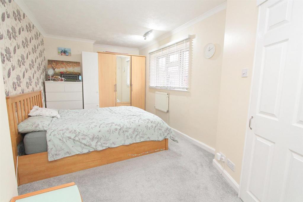 Bed 1.jpg