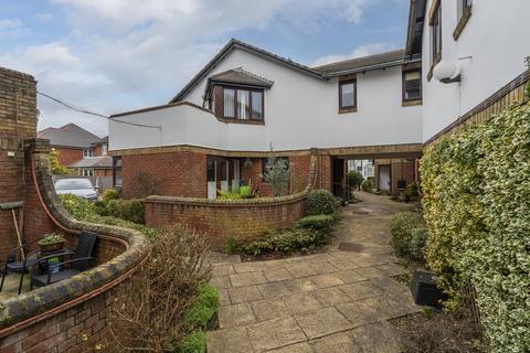 2 bedroom flat for sale, Garden Mews, Warsash, Southampton, Hampshire. SO31 9GW