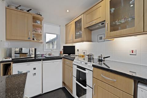 2 bedroom flat for sale, Garden Mews, Warsash, Southampton, Hampshire. SO31 9GW