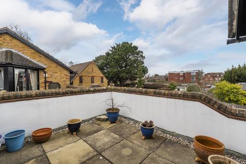 2 bedroom retirement property for sale, Garden Mews, Warsash, Southampton, Hampshire. SO31 9GW