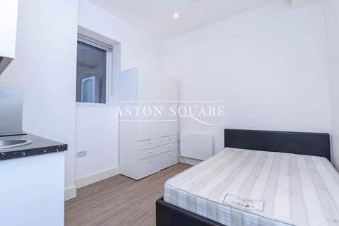 Studio to rent, Cann Hall Road, London E11