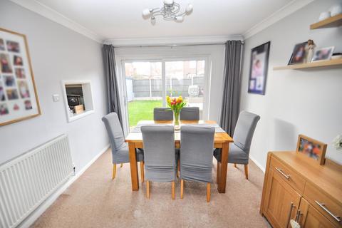 4 bedroom detached house for sale, Kelvedon Close, Chelmsford, CM1