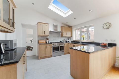 3 Roundwood View, Banstead, SM7 1EQ