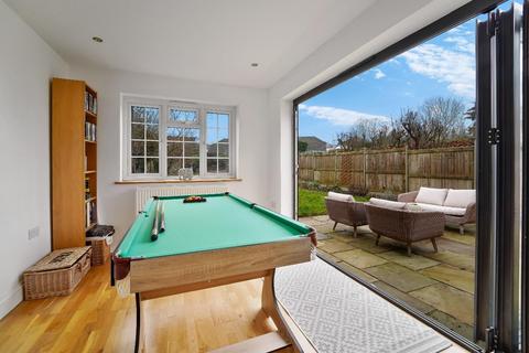 3 Roundwood View, Banstead, SM7 1EQ