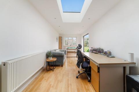 3 Roundwood View, Banstead, SM7 1EQ
