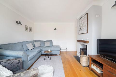 3 Roundwood View, Banstead, SM7 1EQ