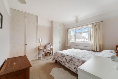 3 Roundwood View, Banstead, SM7 1EQ