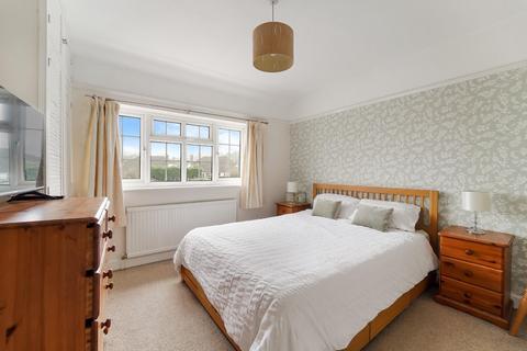 3 Roundwood View, Banstead, SM7 1EQ