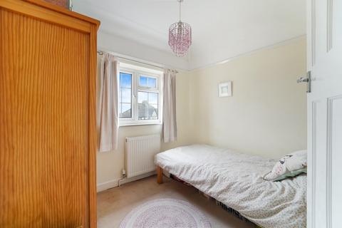 3 Roundwood View, Banstead, SM7 1EQ