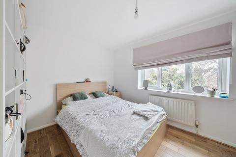 32 Richard House Drive, London, E16 3RF