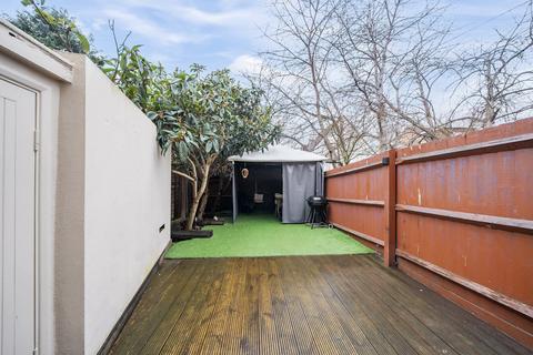 32 Richard House Drive, London, E16 3RF