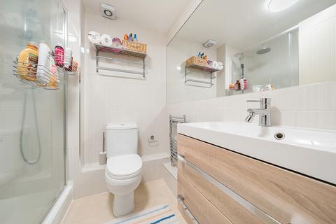32 Richard House Drive, London, E16 3RF