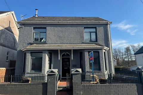 4 bedroom detached house for sale, 7 Kings Road, Llandybie, Ammanford, Carmarthenshire.