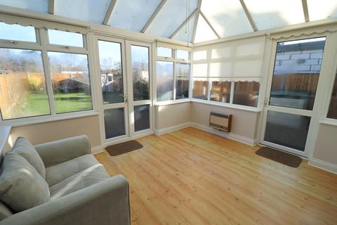 2 bedroom semi-detached bungalow for sale, Parkside, Grays RM16