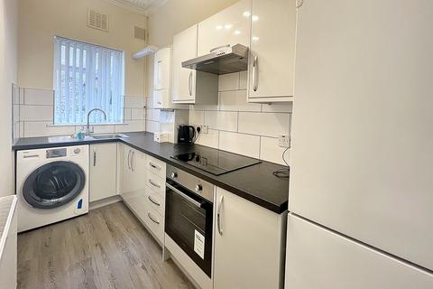 1 bedroom flat to rent, Bromley Road, London SE6