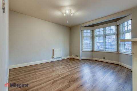 1 bedroom flat to rent, Sewardstone Road, Waltham Abbey EN9