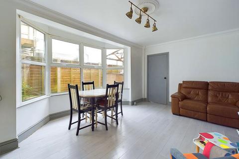 2 bedroom ground floor flat for sale, Pavilion Road, Worthing BN14 7EE