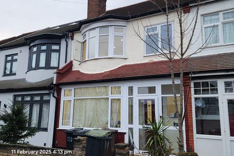 3 bedroom terraced house to rent, Queenswood Avenue, Thornton Heath