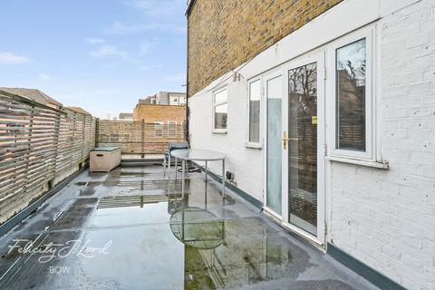2 bedroom flat for sale, Libra Road, London