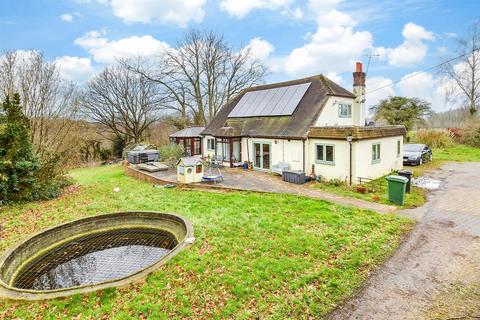 3 bedroom detached bungalow for sale, Fairbourne Lane, Maidstone ME17