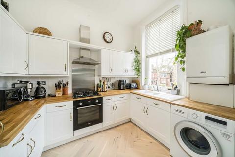 2 bedroom flat for sale, Mount Nod Road, London SW16